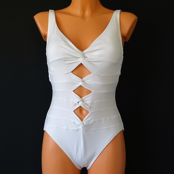 Carmen Marc Valvo Other - NWT Carmen Marc Valvo 1Pc Cut Out Twist Swimsuit